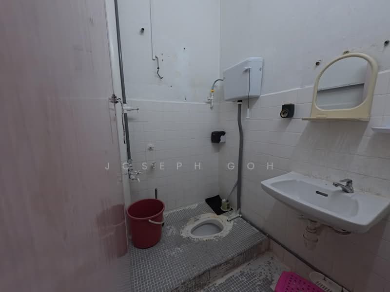 1-storey Terraced House for Sale in Taman Universiti (Skudai) - Joseph Goh - Bathroom - PropertyGuru.com.my