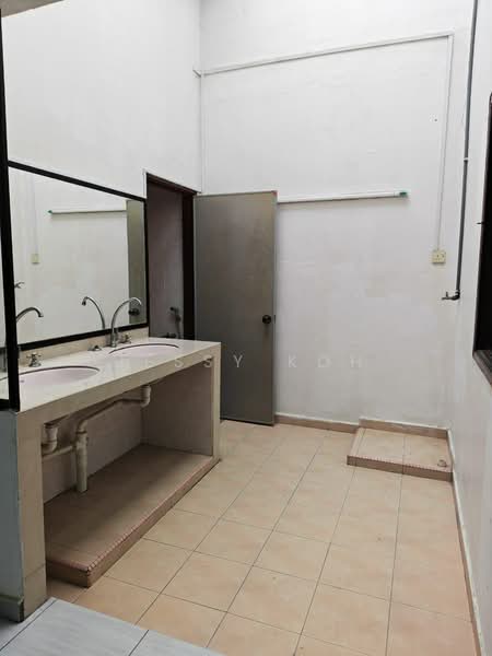 1-storey Terraced House for Rent in Taman Abad (Johor Bahru) - Jessy Koh - Bathroom - PropertyGuru.com.my