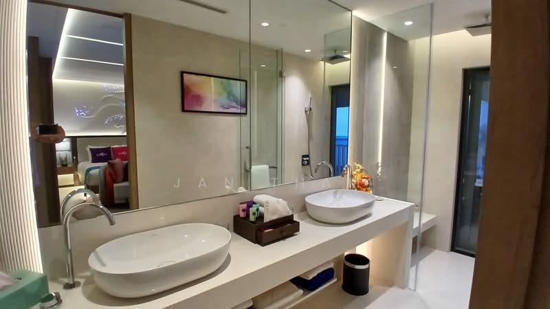 Service Residence for Sale at Lexis Hibiscus - Jan Tham - Bathroom - PropertyGuru.com.my