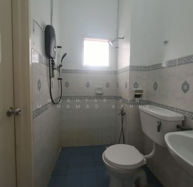 Rumah Teres untuk Dijual di Bandar Kinrara Seksyen 5 (Bandar Kinrara) - Mokhtar Bin Mohamad Akhir - Bathroom - PropertyGuru.com.my