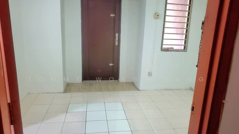 2-storey Terraced House for Sale in Taman Puncak Jalil (Seri Kembangan) - Tommy Wong Phang - Entrance - PropertyGuru.com.my