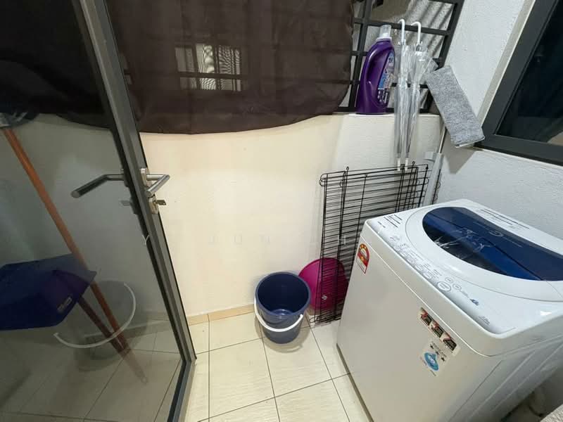 Servis Apartment untuk Disewa di United Point (Residensi Berpadu) - Yi Jun Cham - Balcony - PropertyGuru.com.my
