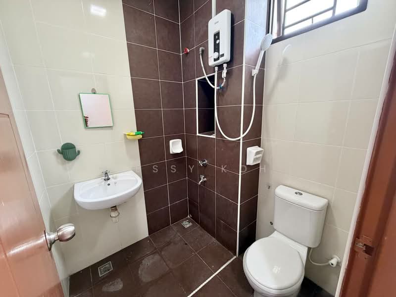 Rumah Teres 2 Tingkat untuk Disewa di Taman Dato Onn (Johor Bahru) - Jessy Koh - Bathroom - PropertyGuru.com.my