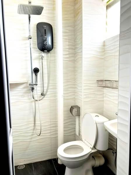 Apartment for Sale at Taman Seri Sari (Sunshine Garden) - Darren Cham - Bathroom - PropertyGuru.com.my