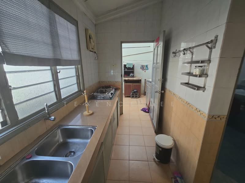 Rumah Teres 2 Tingkat untuk Disewa di Taman Eng Ann (Klang) - Terence Lee - Kitchen - PropertyGuru.com.my