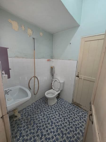 Rumah Teres 2 Tingkat untuk Disewa di Taman Eng Ann (Klang) - Terence Lee - Bathroom - PropertyGuru.com.my