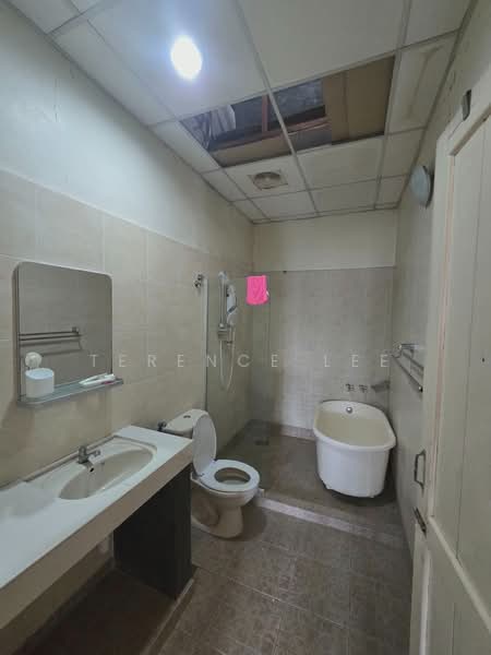 Rumah Teres 2 Tingkat untuk Disewa di Taman Eng Ann (Klang) - Terence Lee - Bathroom - PropertyGuru.com.my