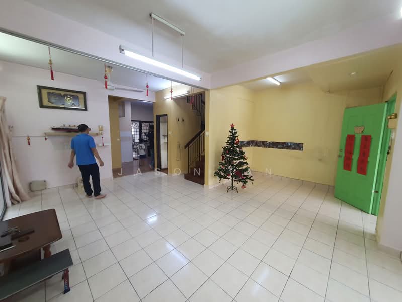 2-storey Terraced House for Sale in Taman Putra Prima (Puchong) - Jason Tan - Living Room - PropertyGuru.com.my