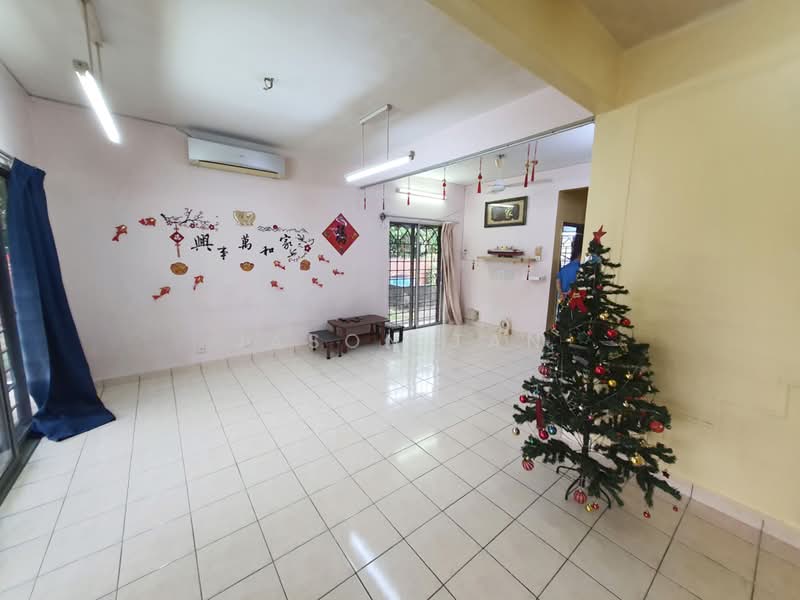2-storey Terraced House for Sale in Taman Putra Prima (Puchong) - Jason Tan - Living Room - PropertyGuru.com.my