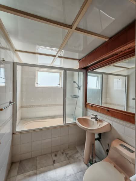 Kondominium untuk Dijual di Mont Kiara Pelangi - Kayden Bong - Bathroom - PropertyGuru.com.my
