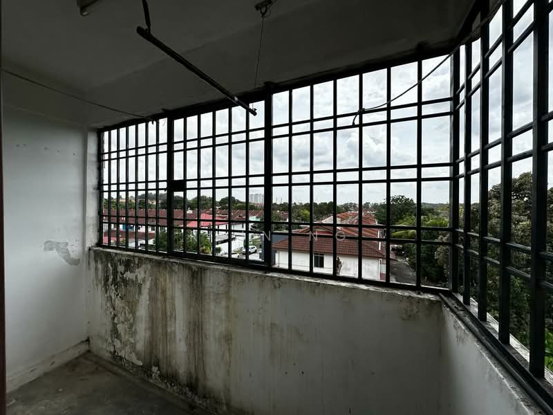 Rumah Flat untuk Dijual di Ketapang Flat - Rain Ng - Balcony - PropertyGuru.com.my