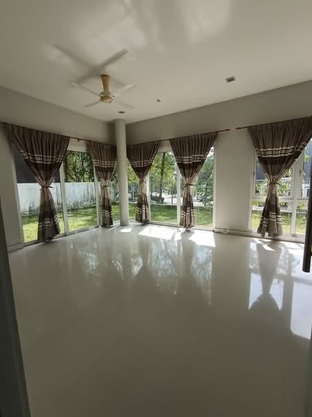 Bungalow for Rent in Sunway Damansara (Kota Damansara) - Emily Kho - Living Room - PropertyGuru.com.my