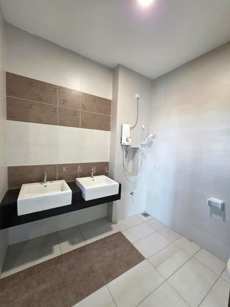Rumah Berkembar untuk Dijual di Taman Nusa Idaman (Iskandar Puteri (Nusajaya)) - Karl Lim - Bathroom - PropertyGuru.com.my