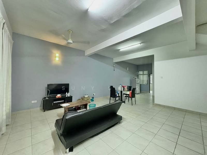 2-storey Terraced House for Sale in Bandar Indahpura (Kulai) - Suny Sior - Living Room - PropertyGuru.com.my