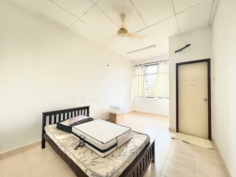 2-storey Terraced House for Sale in Bandar Indahpura (Kulai) - Suny Sior - Bedroom - PropertyGuru.com.my