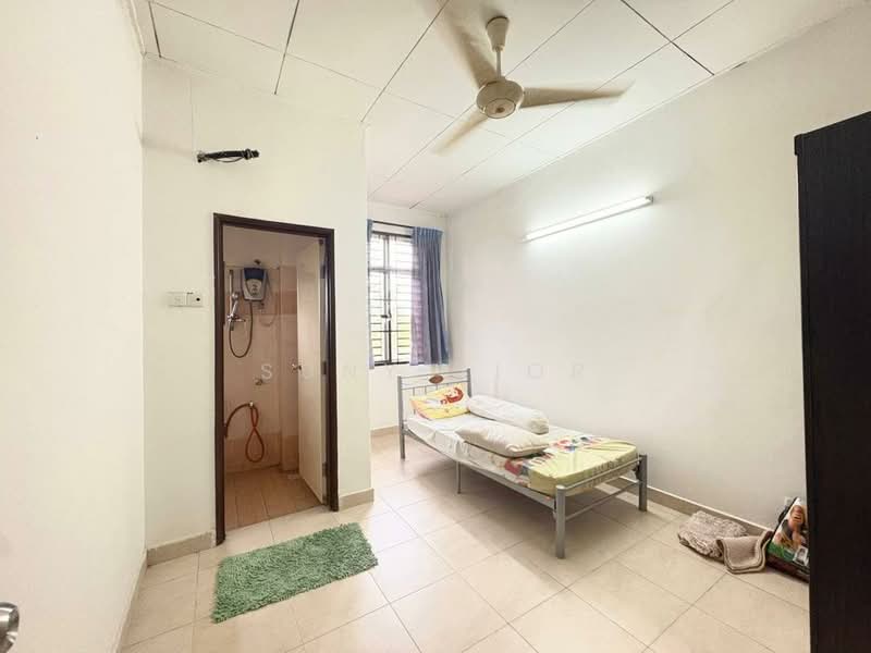2-storey Terraced House for Sale in Bandar Indahpura (Kulai) - Suny Sior - Bedroom - PropertyGuru.com.my