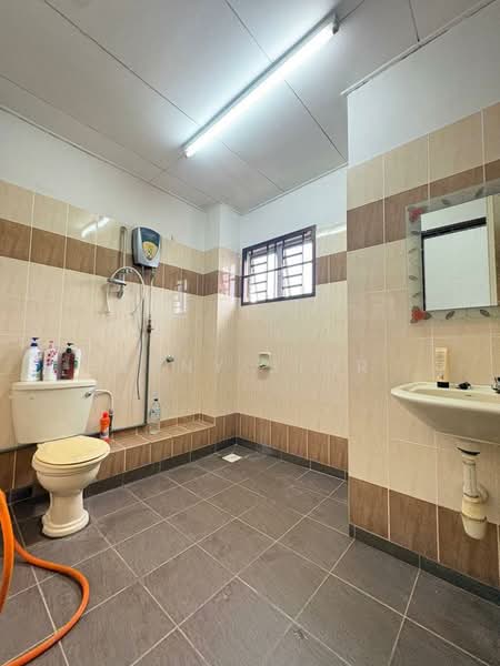 2-storey Terraced House for Sale in Bandar Indahpura (Kulai) - Suny Sior - Bathroom - PropertyGuru.com.my