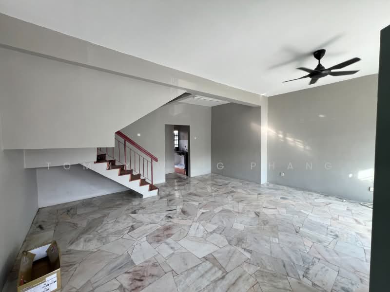2-storey Terraced House for Sale in Taman Puncak Jalil (Seri Kembangan) - Tommy Wong Phang - Living Room - PropertyGuru.com.my