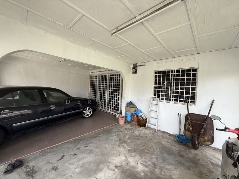 Semi-Detached House for Sale in Jalan Parit Masjid (Pontian) - Derrick Ng - Car Park - PropertyGuru.com.my