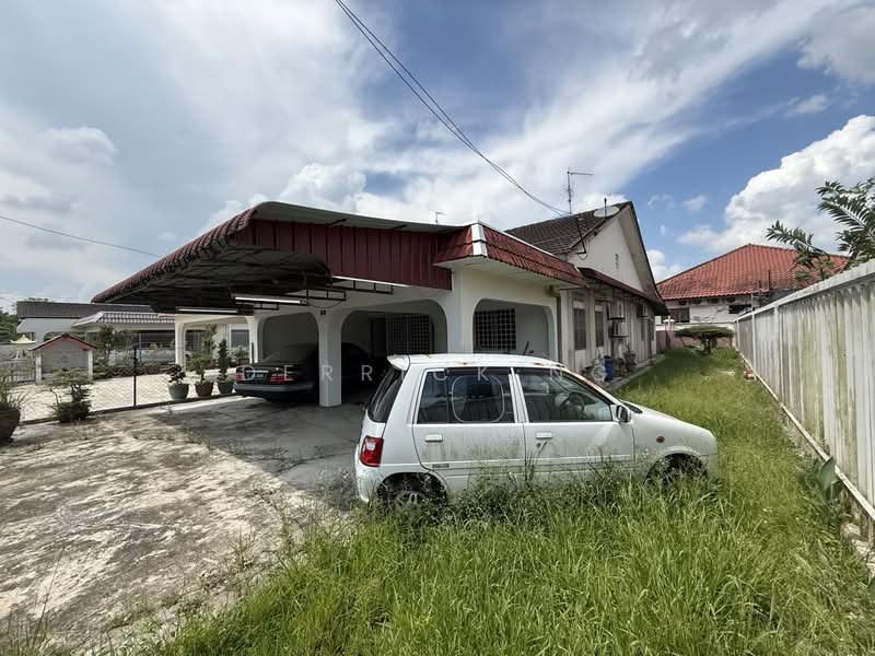 Semi-Detached House for Sale in Jalan Parit Masjid (Pontian) - Derrick Ng - Exterior - PropertyGuru.com.my