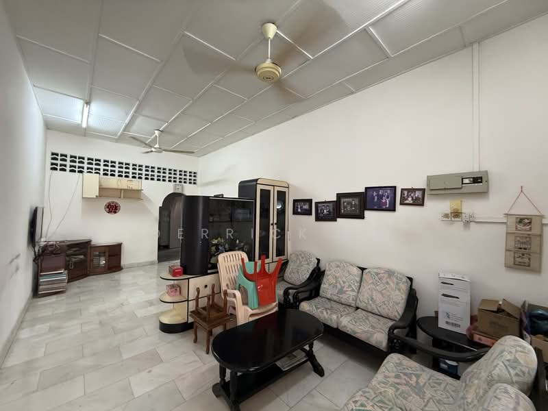 Semi-Detached House for Sale in Jalan Parit Masjid (Pontian) - Derrick Ng - Living Room - PropertyGuru.com.my