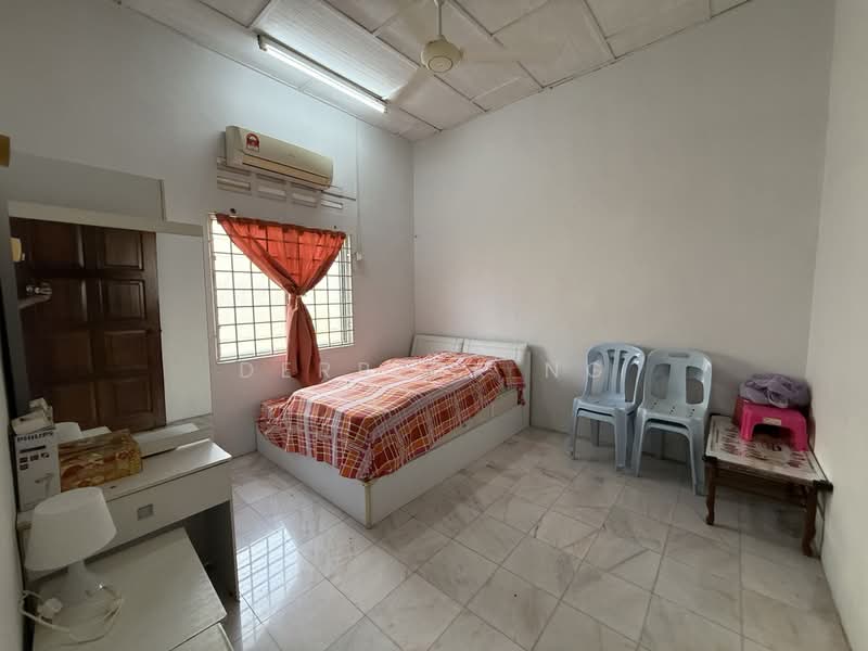 Semi-Detached House for Sale in Jalan Parit Masjid (Pontian) - Derrick Ng - Bedroom - PropertyGuru.com.my