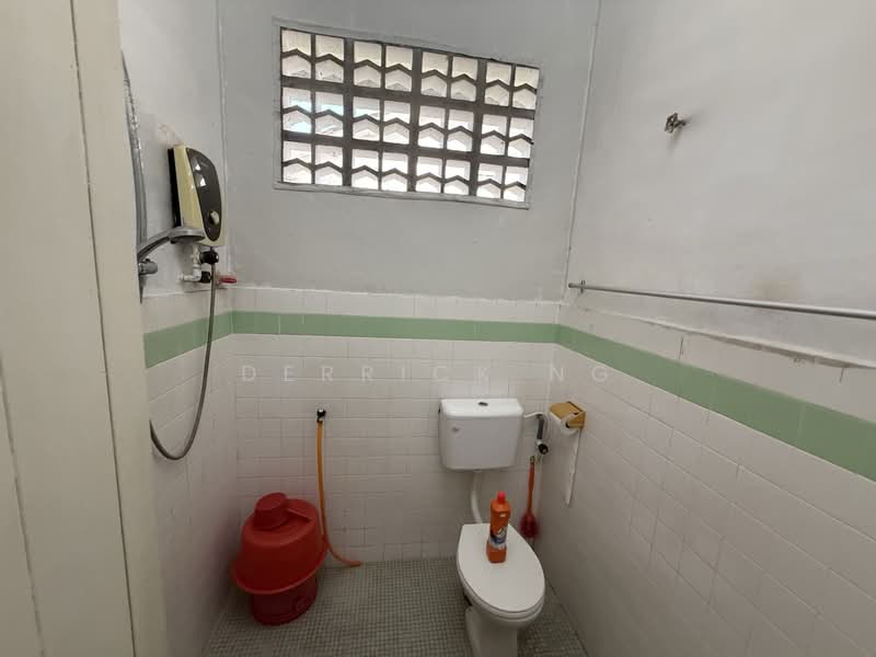 Semi-Detached House for Sale in Jalan Parit Masjid (Pontian) - Derrick Ng - Bathroom - PropertyGuru.com.my