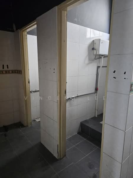 Shop for Rent in Taman Putra Sulaiman (Ampang) - Vincent Lee - Bathroom - PropertyGuru.com.my
