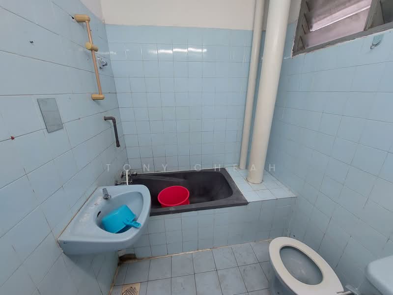Condominium for Sale at Vista Condominium - Tony Cheah - Bathroom - PropertyGuru.com.my