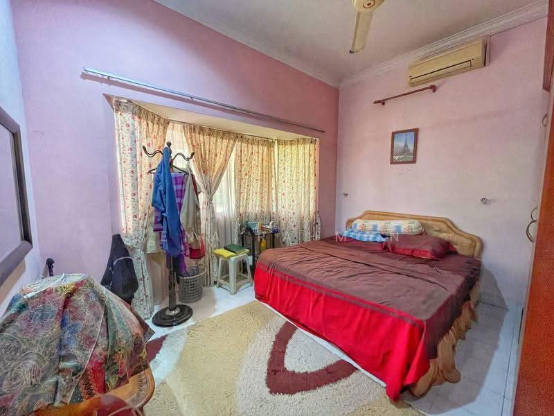 Bungalow House for Sale in Seremban 2 (Negeri Sembilan) - Rena Rahman - Bedroom - PropertyGuru.com.my