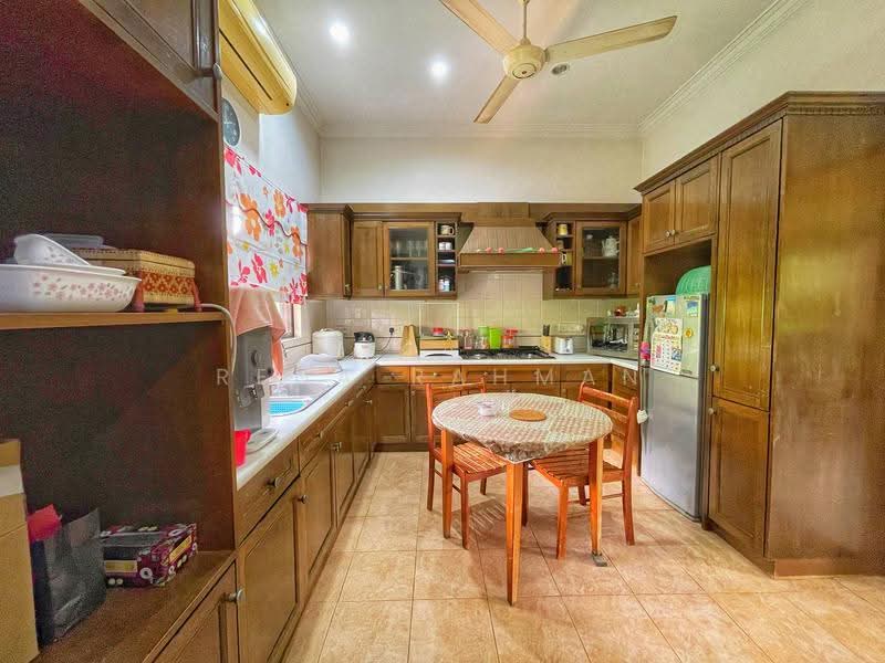 Bungalow House for Sale in Seremban 2 (Negeri Sembilan) - Rena Rahman - Kitchen - PropertyGuru.com.my