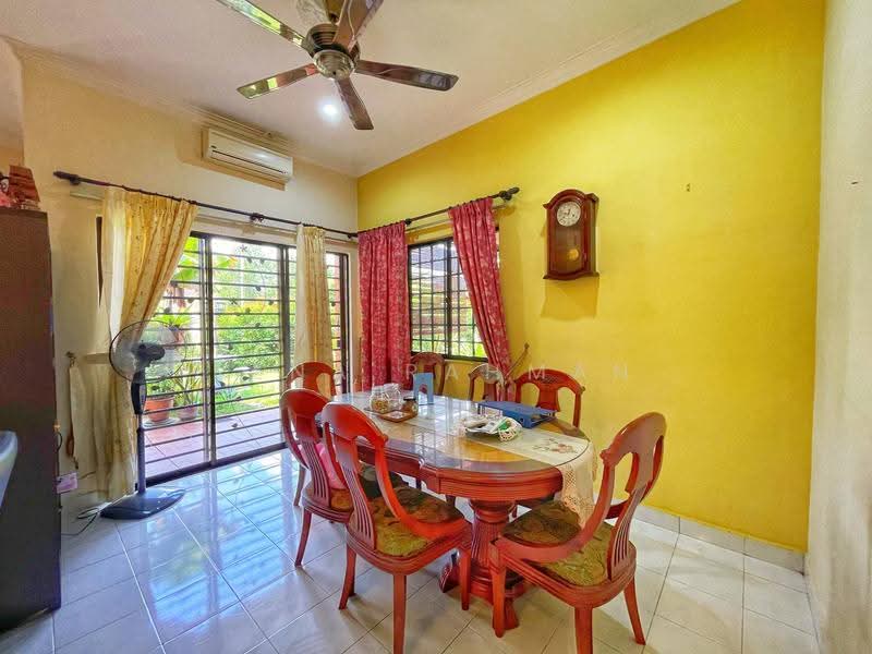 Bungalow House for Sale in Seremban 2 (Negeri Sembilan) - Rena Rahman - Dining Room - PropertyGuru.com.my