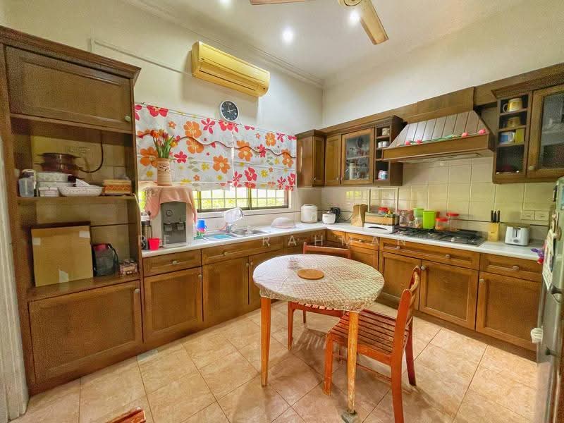 Bungalow House for Sale in Seremban 2 (Negeri Sembilan) - Rena Rahman - Kitchen - PropertyGuru.com.my