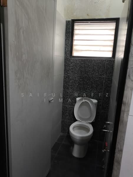 Shop / Office for Rent in Taman Kajang Utama (Kajang) - Saiful Hafiz Ismail - Bathroom - PropertyGuru.com.my