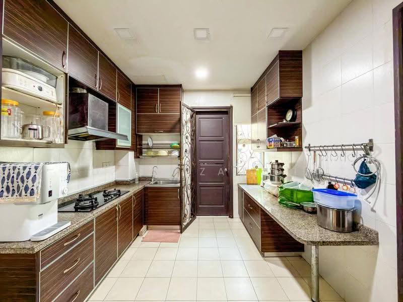 Bungalow House untuk Dijual di Kayangan Heights (Shah Alam) - Adzura Zamedin - Kitchen - PropertyGuru.com.my