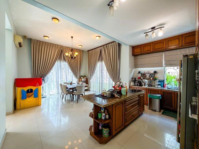 Bungalow House untuk Dijual di Kayangan Heights (Shah Alam) - Adzura Zamedin - Kitchen - PropertyGuru.com.my