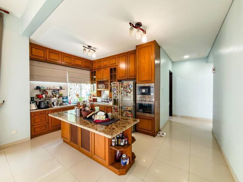 Bungalow House untuk Dijual di Kayangan Heights (Shah Alam) - Adzura Zamedin - Kitchen - PropertyGuru.com.my
