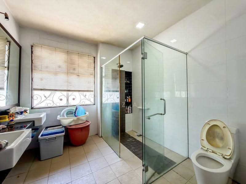 Bungalow House untuk Dijual di Kayangan Heights (Shah Alam) - Adzura Zamedin - Bathroom - PropertyGuru.com.my