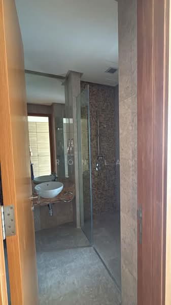 Servis Apartment untuk Dijual di The Oval - Aaron Lam - Bathroom - PropertyGuru.com.my