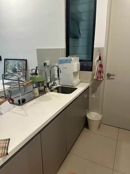 Servis Apartment untuk Dijual di H2O Residences - Benz Viva - Kitchen - PropertyGuru.com.my