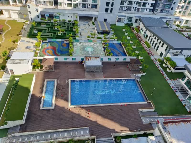 Servis Apartment untuk Dijual di The Garden Residences - Eric Siew - Pool - PropertyGuru.com.my