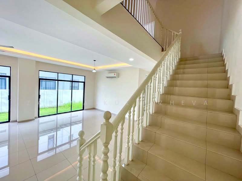 Rumah Berkembar untuk Dijual di Kuala Selangor (Selangor) - Zarema Kulbuzheva - Living Room - PropertyGuru.com.my