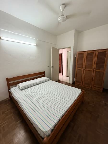 Pangsapuri untuk Dijual di Greenlane Heights Block B - Jane Poh - Bedroom - PropertyGuru.com.my