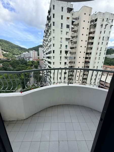 Pangsapuri untuk Dijual di Greenlane Heights Block B - Jane Poh - Balcony - PropertyGuru.com.my