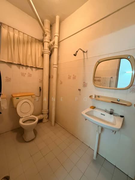 Pangsapuri untuk Dijual di Greenlane Heights Block B - Jane Poh - Bathroom - PropertyGuru.com.my