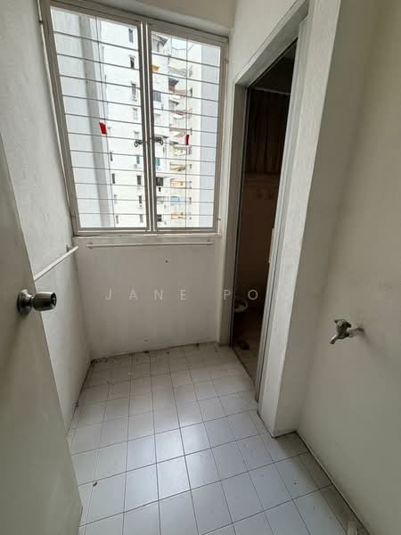 Pangsapuri untuk Dijual di Greenlane Heights Block B - Jane Poh - Balcony - PropertyGuru.com.my
