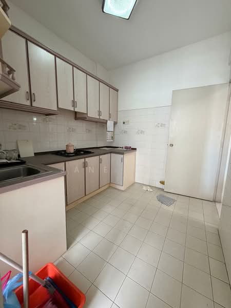 Pangsapuri untuk Dijual di Greenlane Heights Block B - Jane Poh - Kitchen - PropertyGuru.com.my