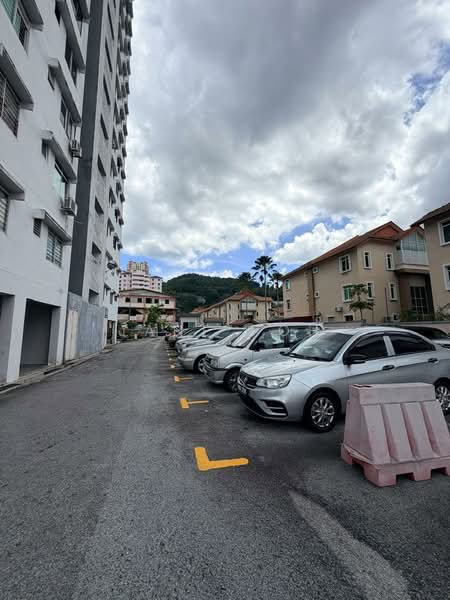 Pangsapuri untuk Dijual di Greenlane Heights Block B - Jane Poh - Exterior - PropertyGuru.com.my