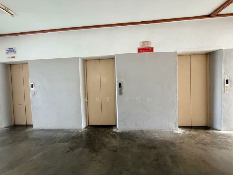 Pangsapuri untuk Dijual di Greenlane Heights Block B - Jane Poh - Corridor - PropertyGuru.com.my