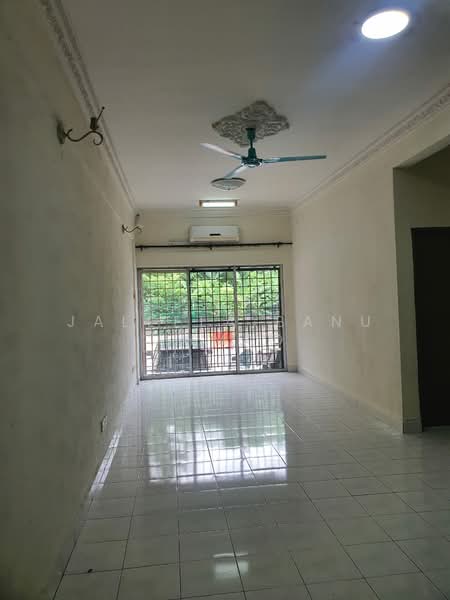 Pangsapuri untuk Disewa di Apartment Selasih - Jaleela Banu Ahmad - Living Room - PropertyGuru.com.my